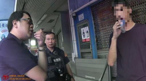 才剛撞完移車又撞！鳳警察覺異狀　車內起獲毒品及逾13萬現金1